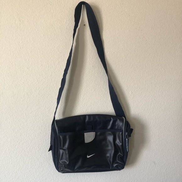 NIKE Insulated Travel Bag